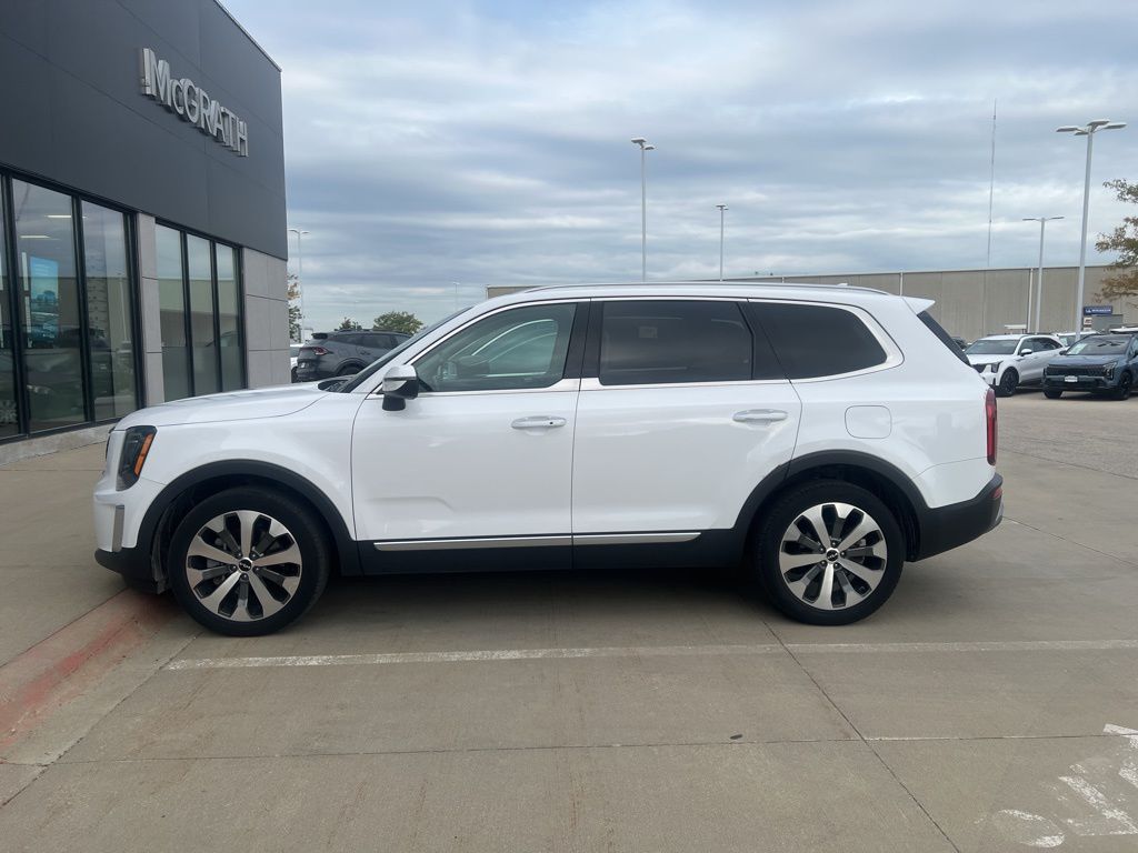 2022 Kia Telluride S photo 2