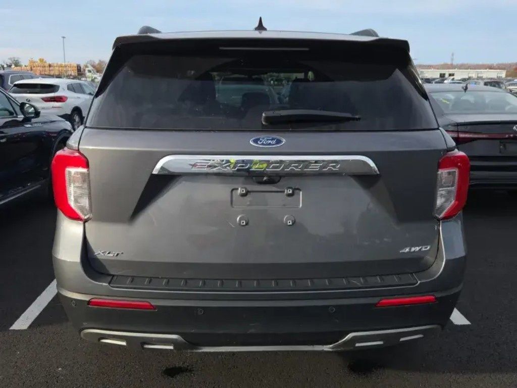 2024 Ford Explorer XLT photo 3