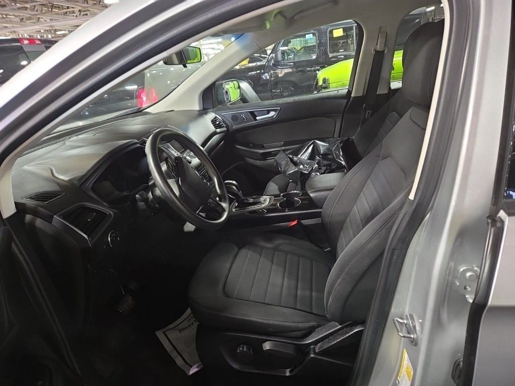 2017 Ford Edge SE photo 3
