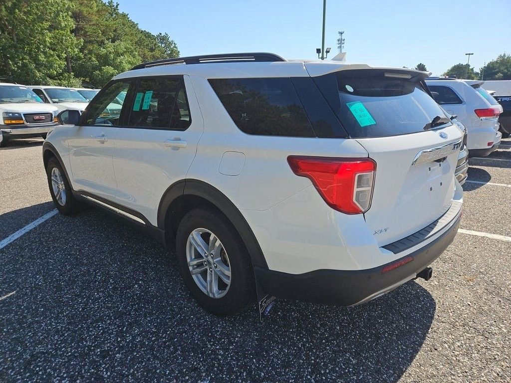 2022 Ford Explorer XLT photo 2