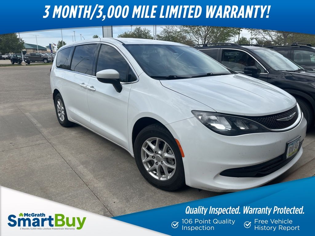 2020 Chrysler Voyager LX's photo