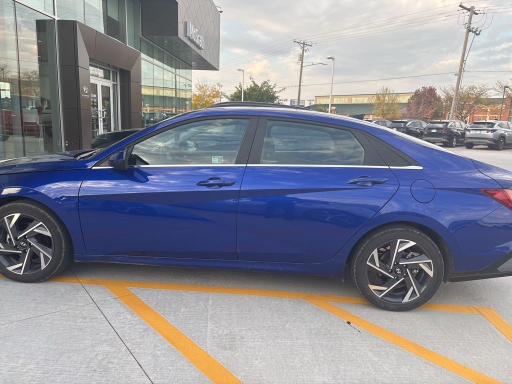 Used 2025 Hyundai Elantra SEL Convenience Sedan