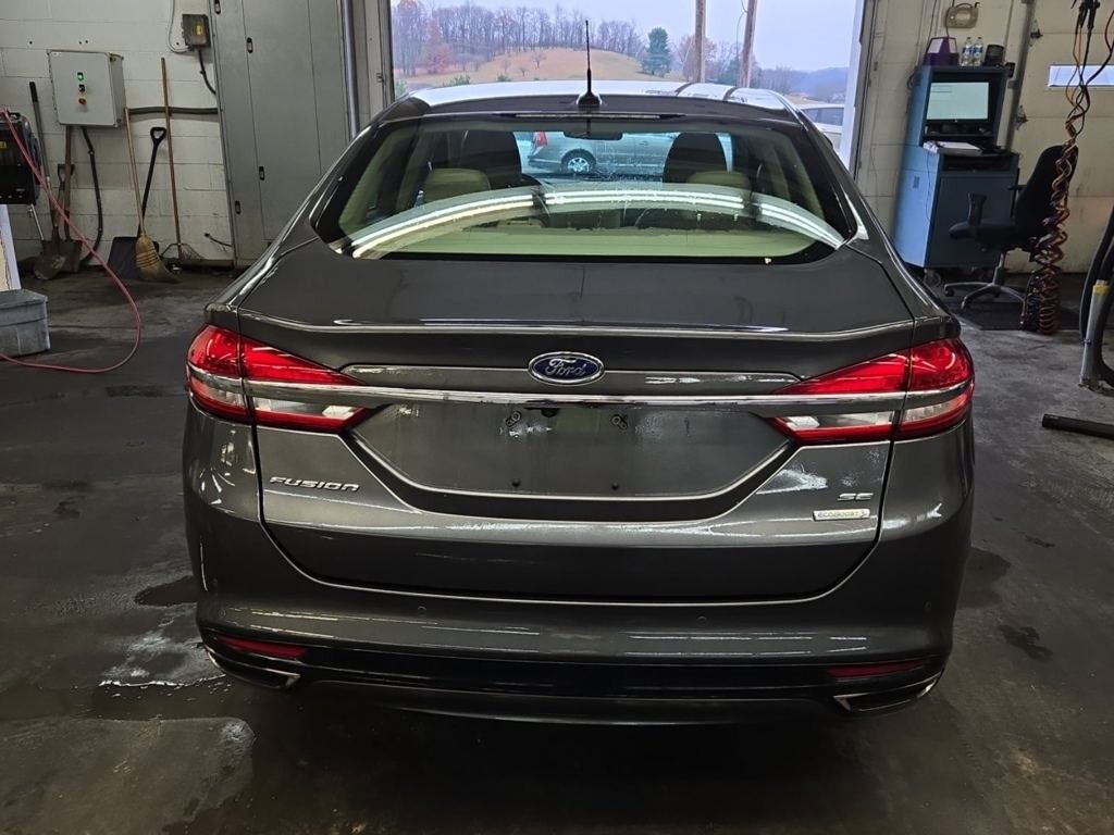 2018 Ford Fusion SE photo 4