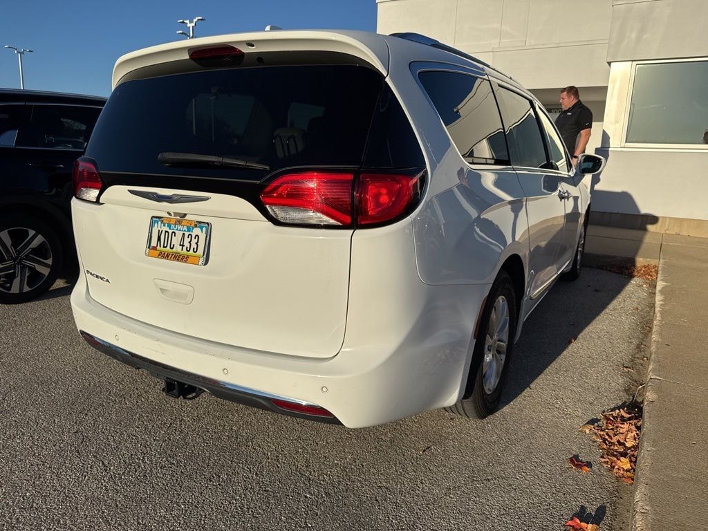 Used 2018 Chrysler Pacifica Touring L Plus Minivan/Van