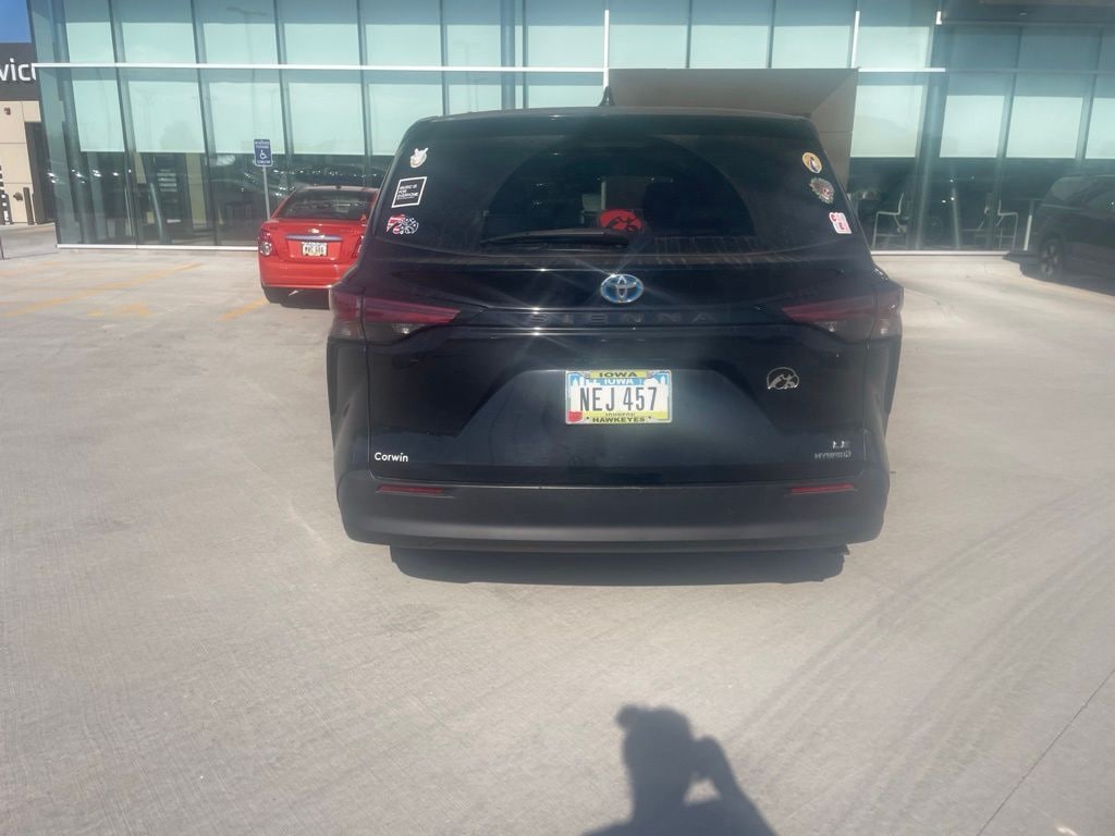 Used 2021 Toyota Sienna LE Minivan/Van