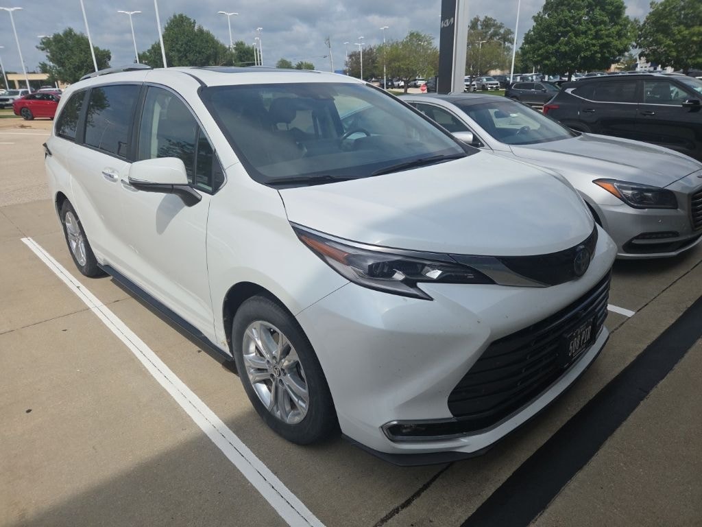 Used 2022 Toyota Sienna Platinum Minivan/Van