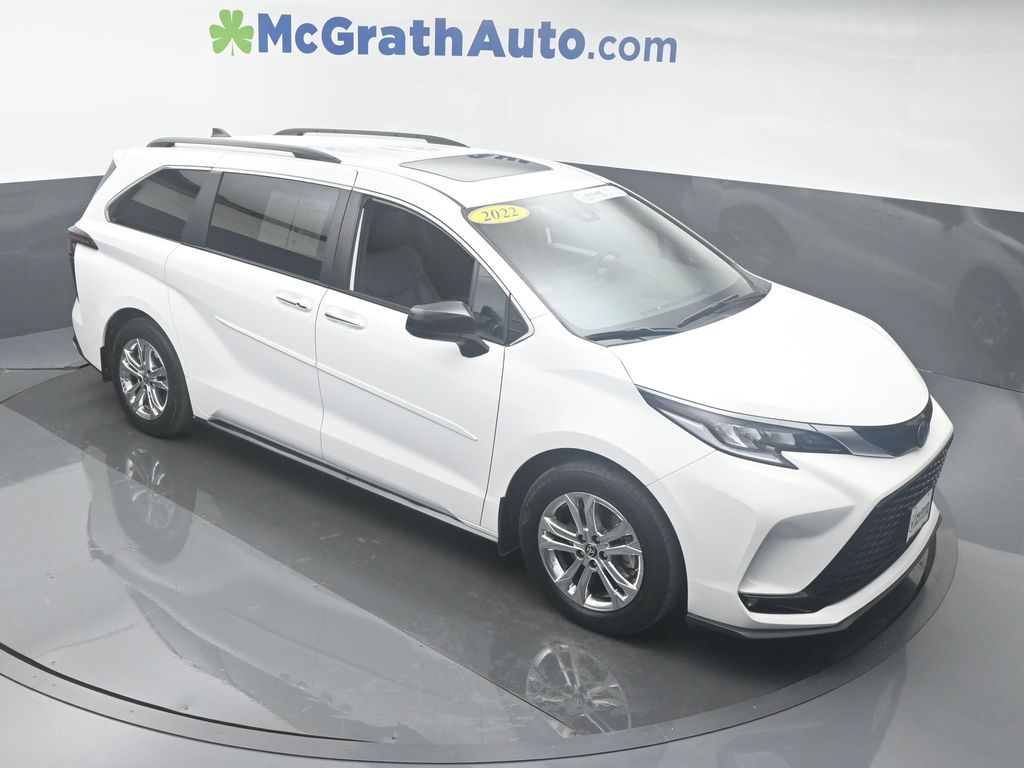 Used 2022 Toyota Sienna XSE with VIN 5TDDSKFC8NS062324 for sale in Hiawatha, IA