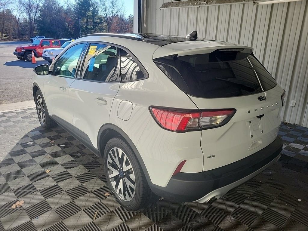 2020 Ford Escape SE Sport Hybrid photo 3