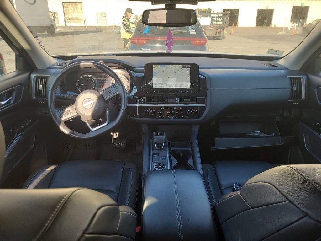 2022 Nissan Pathfinder SL photo 3
