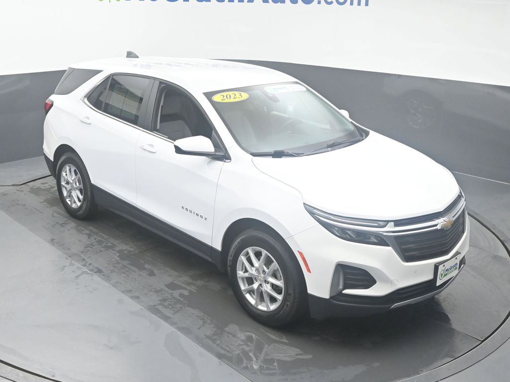 2023 Chevrolet Equinox LT photo 2