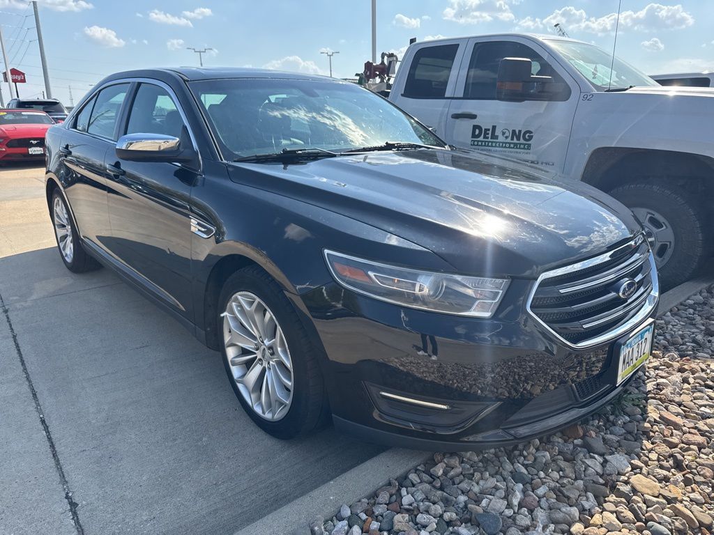 2015 Ford Taurus Limited photo 2