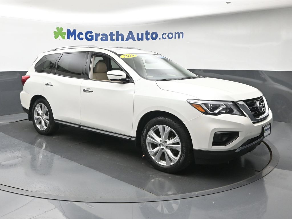 Used 2019 Nissan Pathfinder SL with VIN 5N1DR2MM2KC609491 for sale in Hiawatha, IA