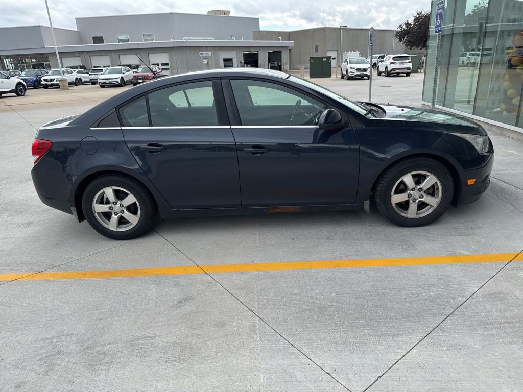2014 Chevrolet Cruze photo 3