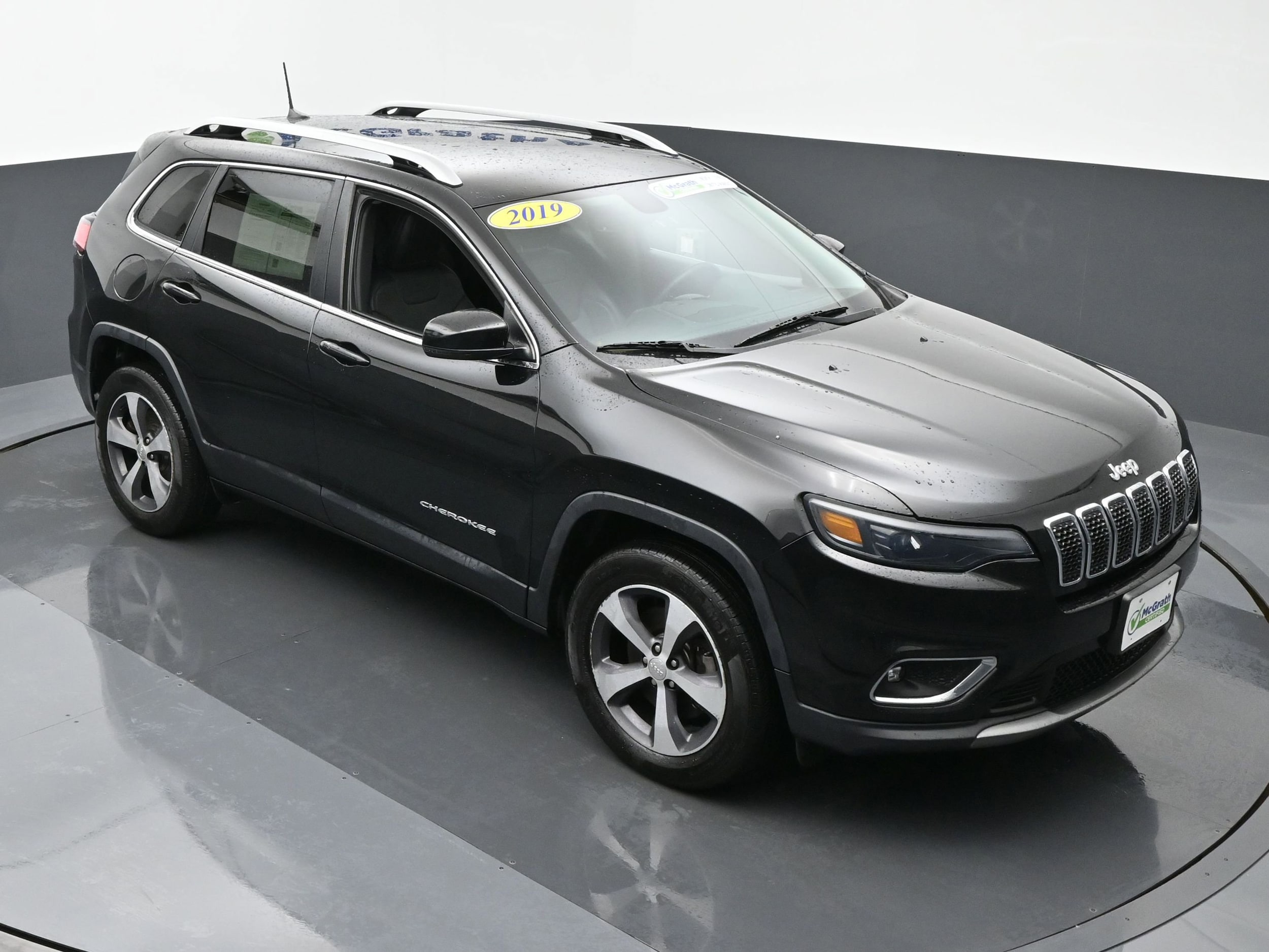 Used 2019 Jeep Cherokee Limited with VIN 1C4PJMDN4KD417450 for sale in Hiawatha, IA