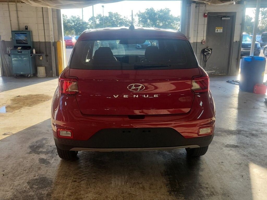 Used 2025 Hyundai Venue SE SUV