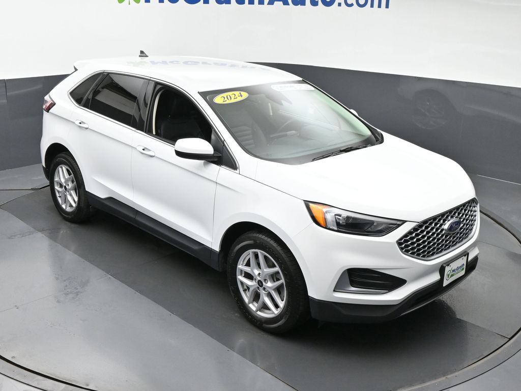 2024 Ford Edge SEL photo 2