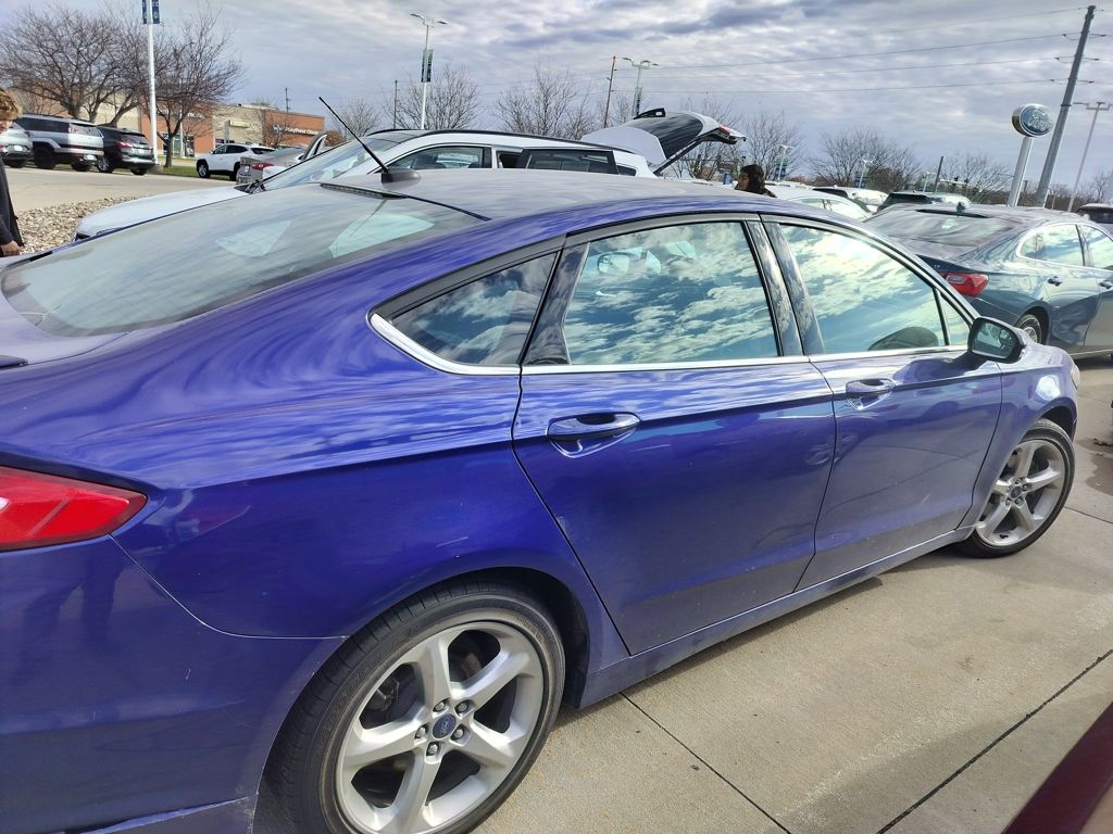 2015 Ford Fusion SE photo 3