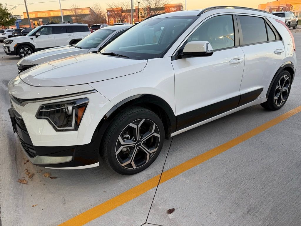 Used 2023 Kia Niro EX Touring SUV