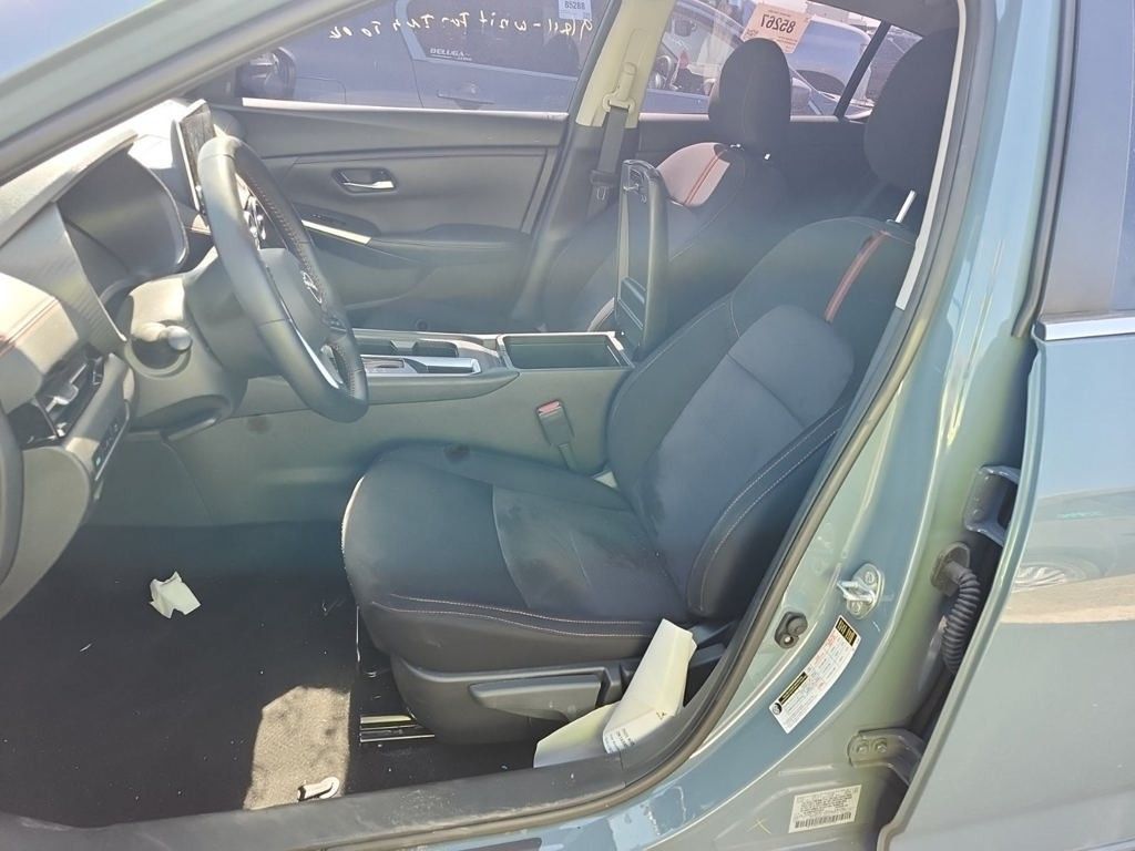 2025 Nissan Sentra SR photo 3