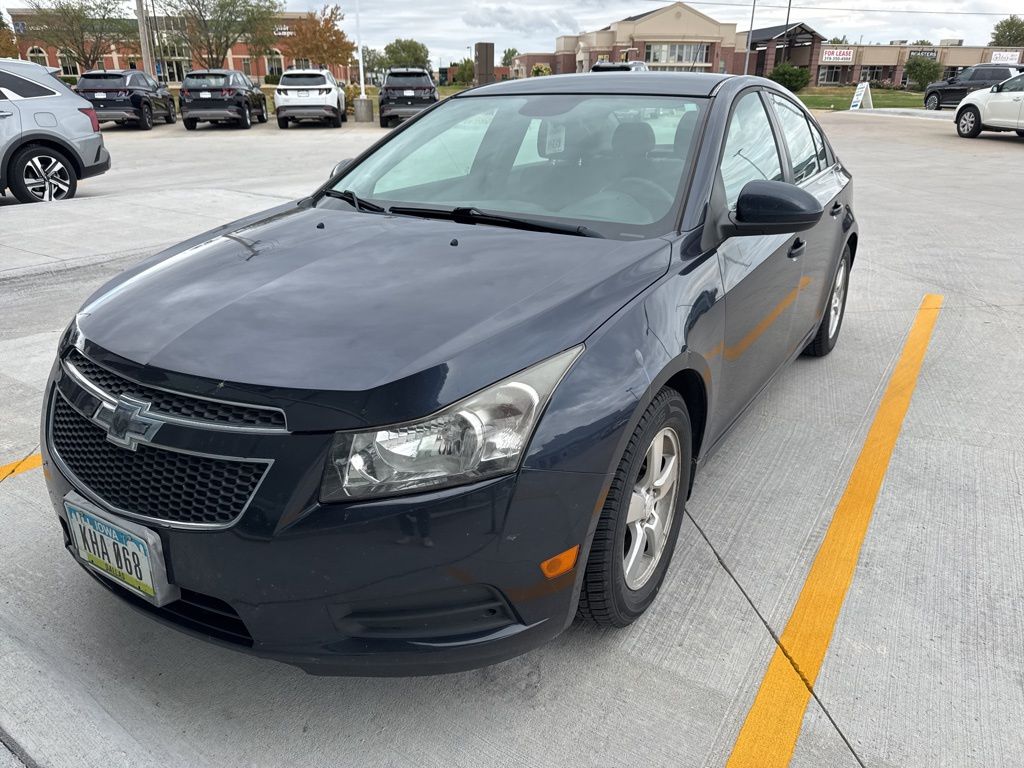 2014 Chevrolet Cruze photo 2