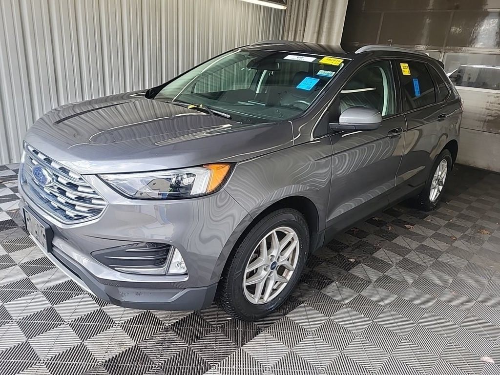 2022 Ford Edge SEL photo 2