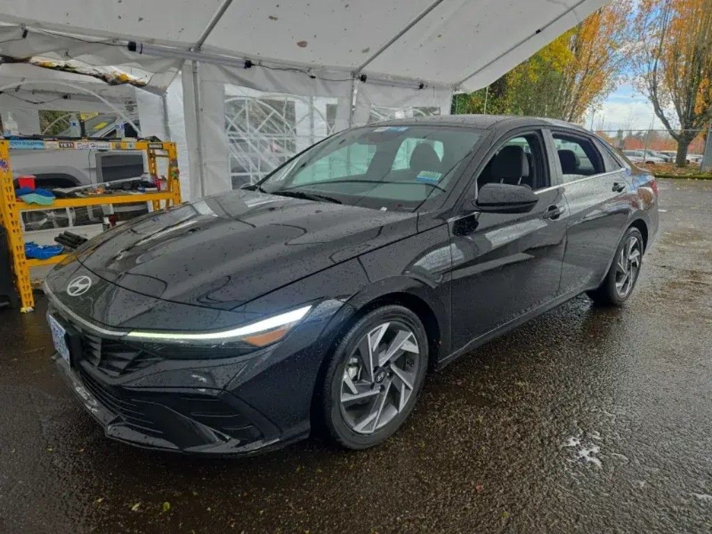 2025 Hyundai Elantra SEL Convenience photo 2