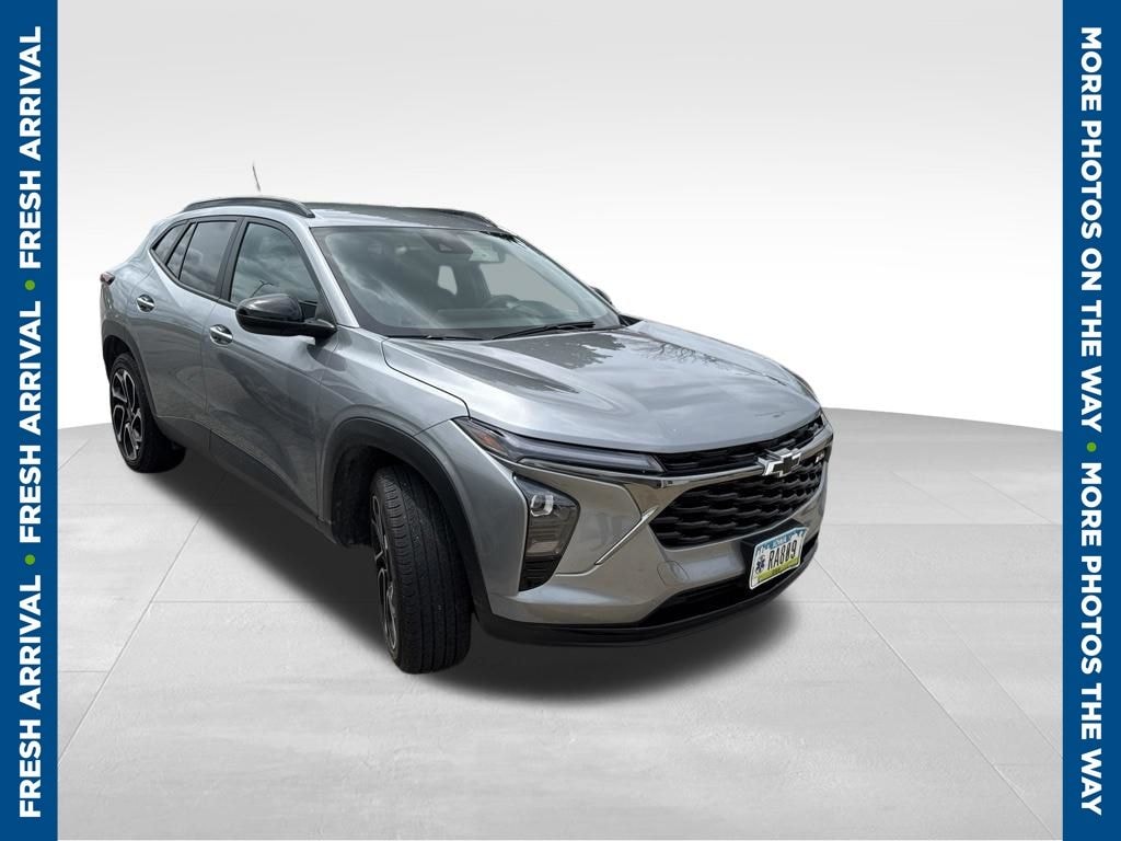 Used 2025 Chevrolet Trax 2RS SUV