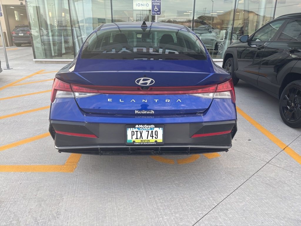 Used 2025 Hyundai Elantra SEL Convenience Sedan