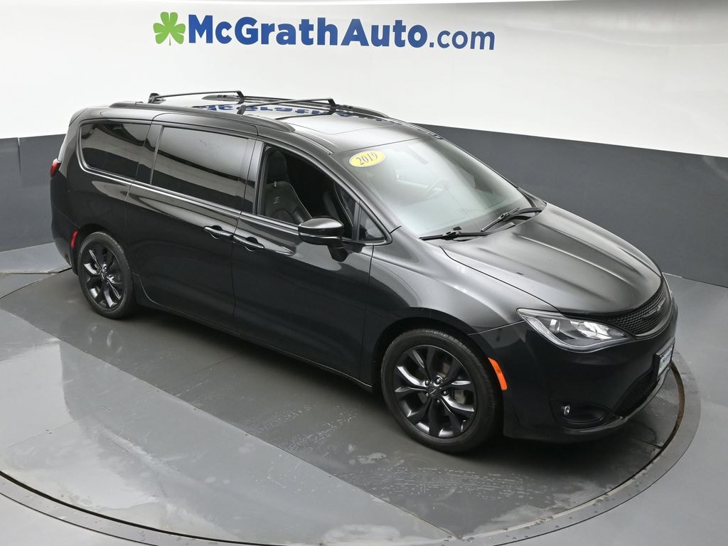 Used 2019 Chrysler Pacifica Limited Minivan/Van