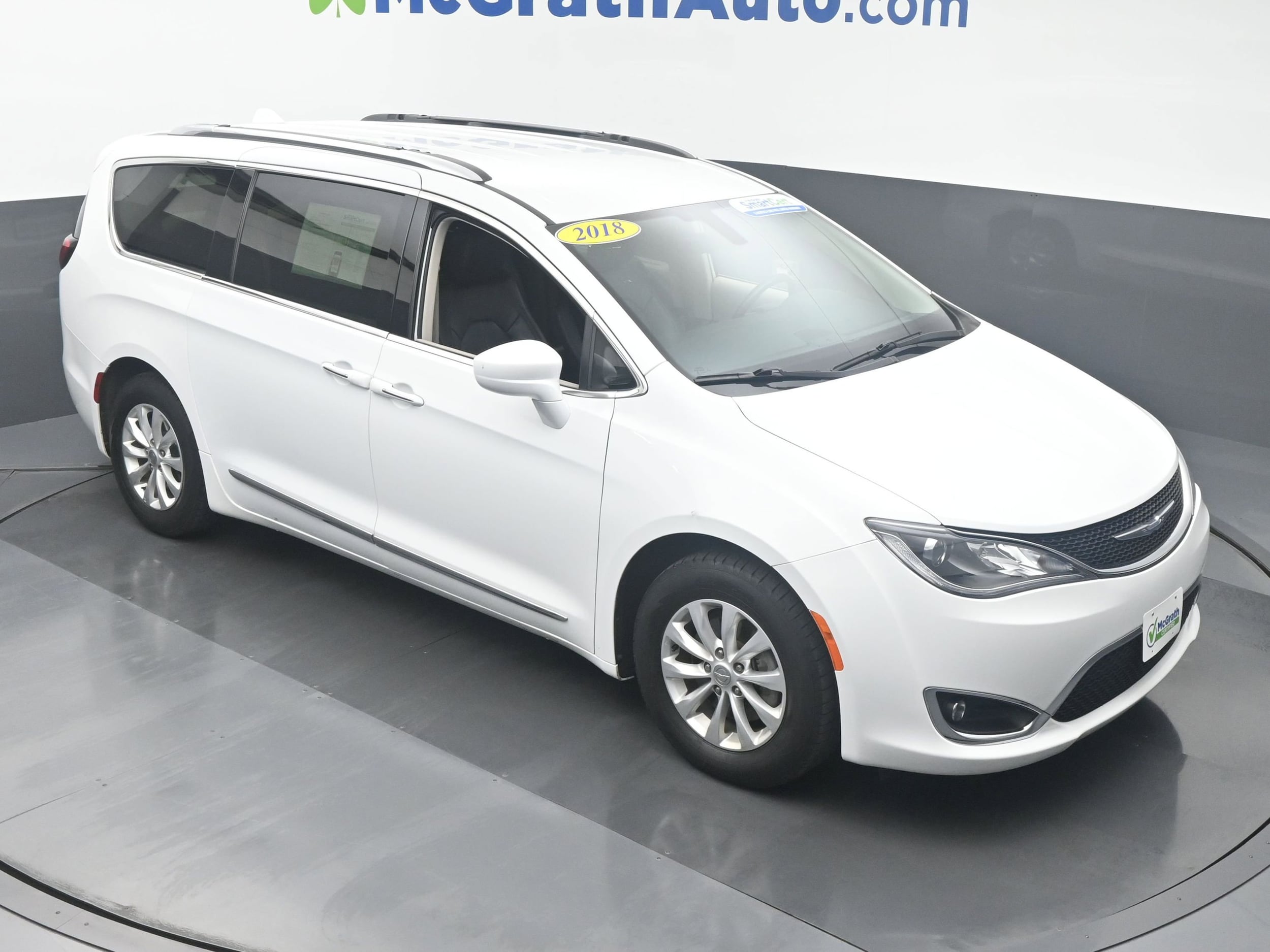 Used 2018 Chrysler Pacifica Touring L with VIN 2C4RC1BG3JR113656 for sale in Hiawatha, IA