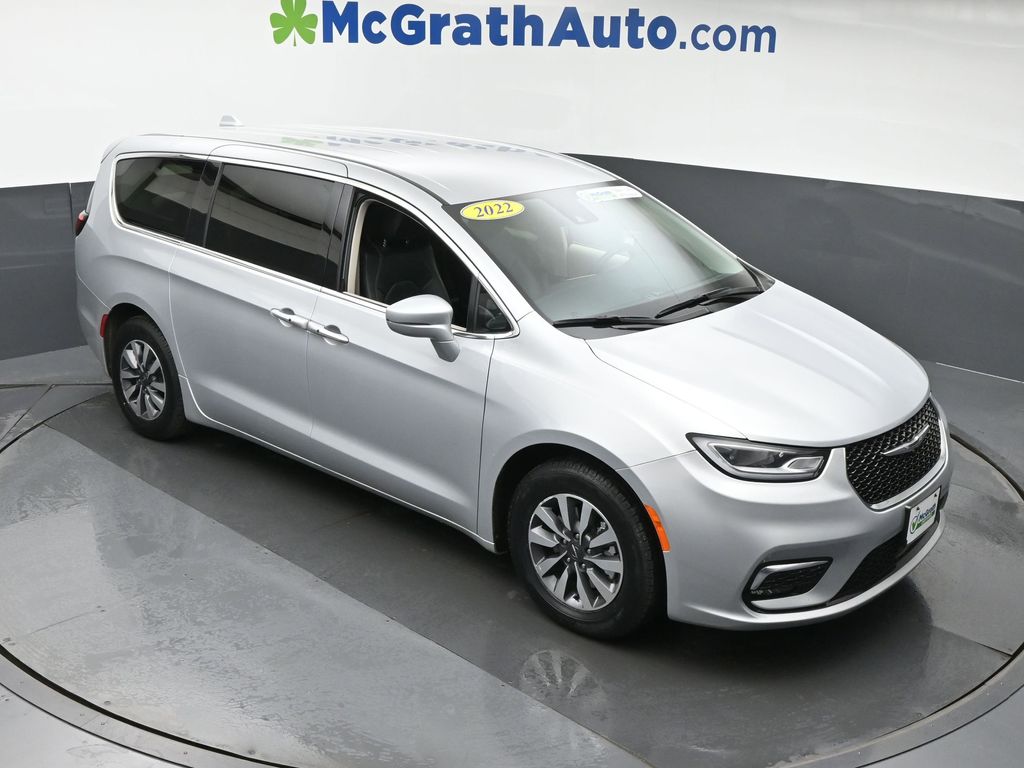 2022 Chrysler Pacifica Hybrid Touring L photo 2