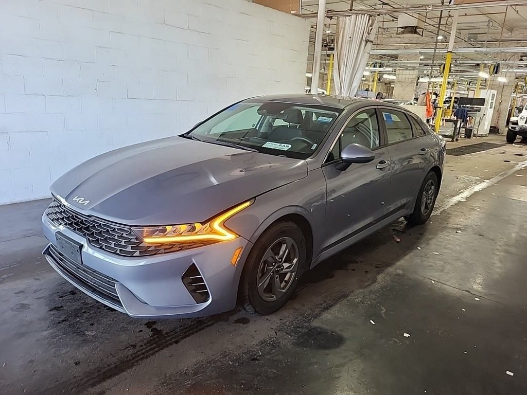 2022 Kia K5 LXS photo 2