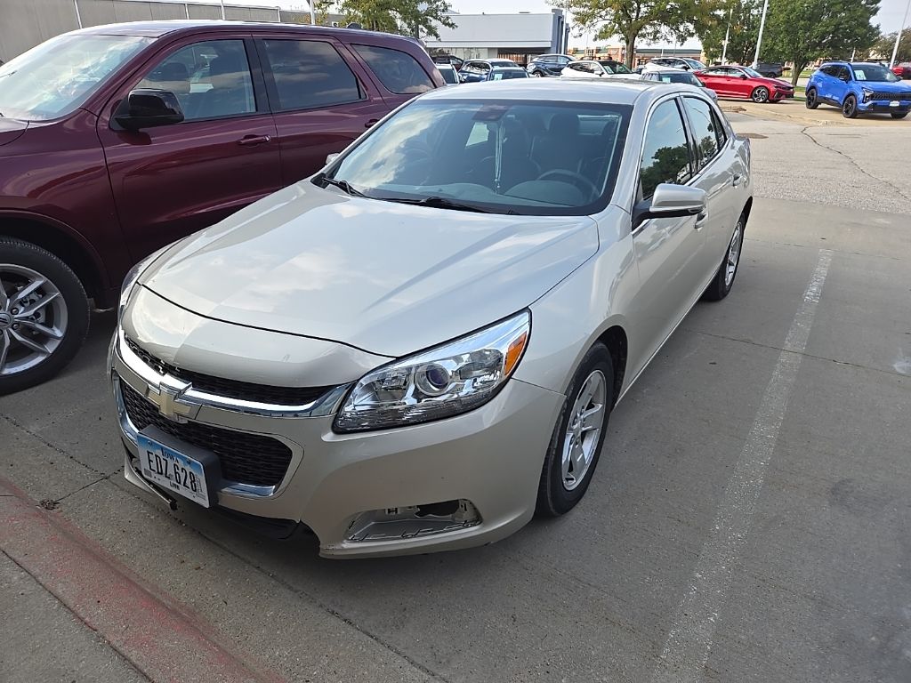 2015 Chevrolet Malibu 1LT photo 2
