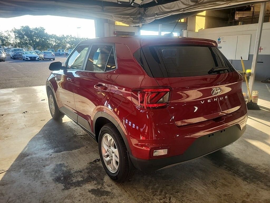 Used 2025 Hyundai Venue SE SUV