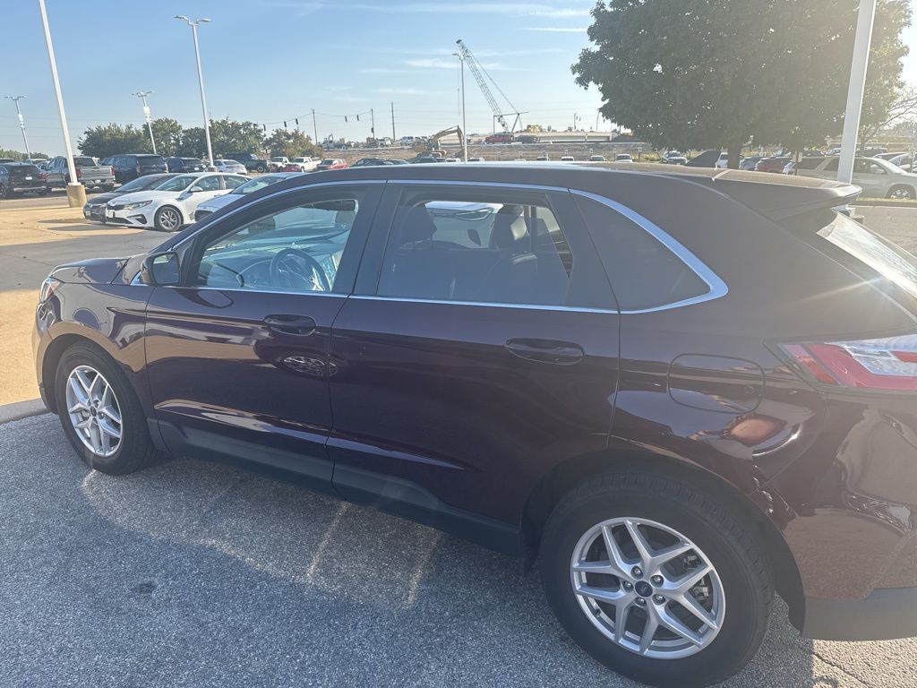 2021 Ford Edge SEL photo 3