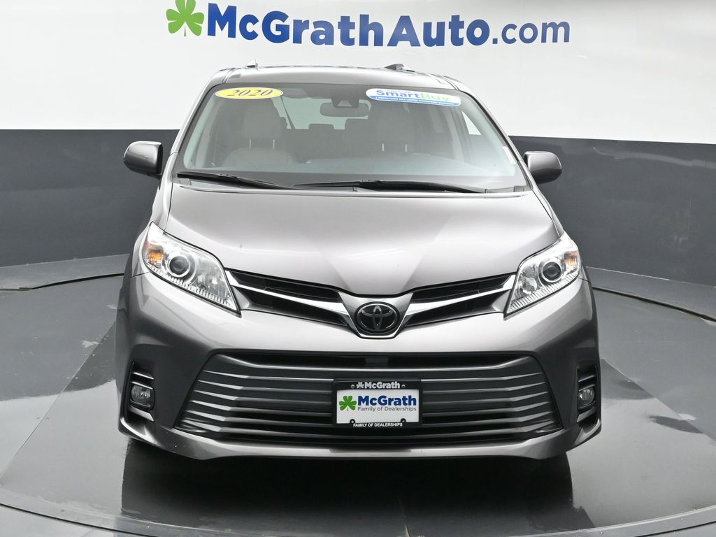 2020 Toyota Sienna XLE photo 3
