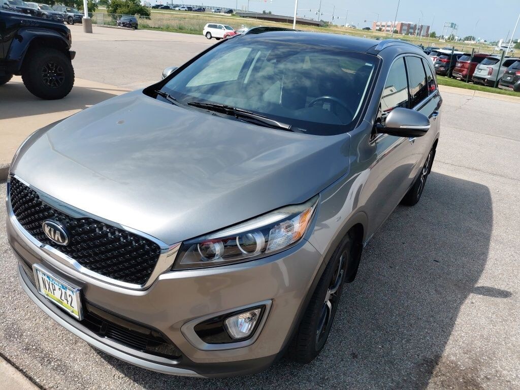 Used 2017 Kia Sorento EX SUV