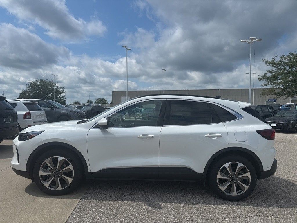 2023 Ford Escape Hybrid Platinum photo 3