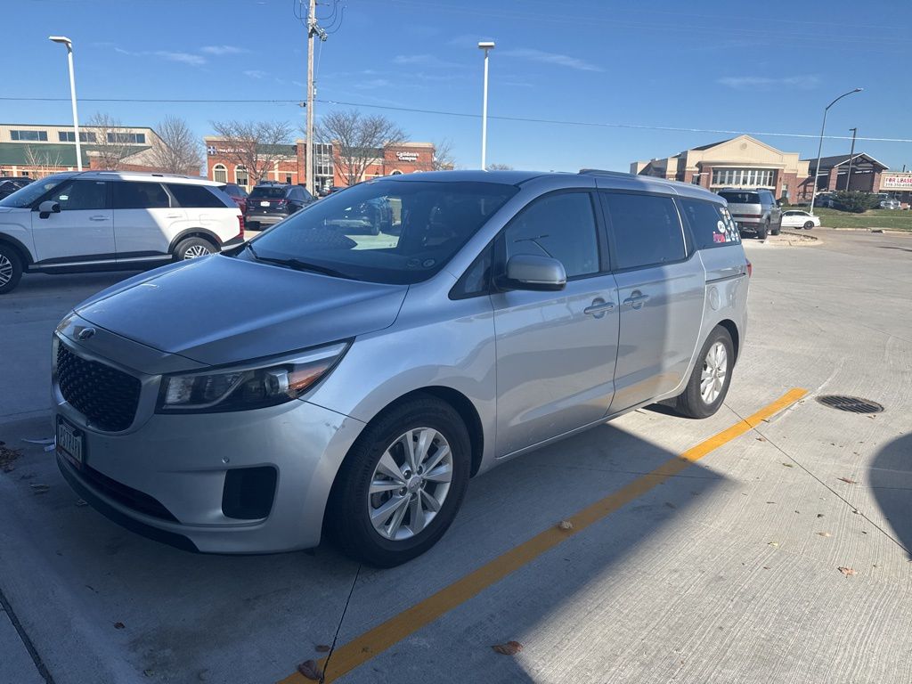 Used 2017 Kia Sedona LX with VIN KNDMB5C11H6243631 for sale in Hiawatha, IA