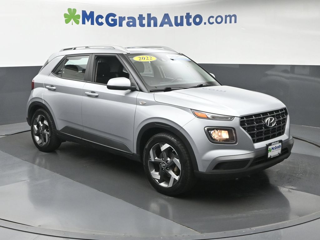 Used 2022 Hyundai Venue SEL with VIN KMHRC8A32NU199800 for sale in Hiawatha, IA