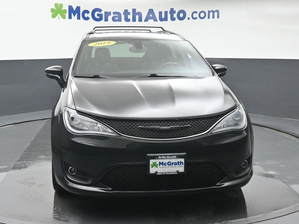 Used 2019 Chrysler Pacifica Limited Minivan/Van