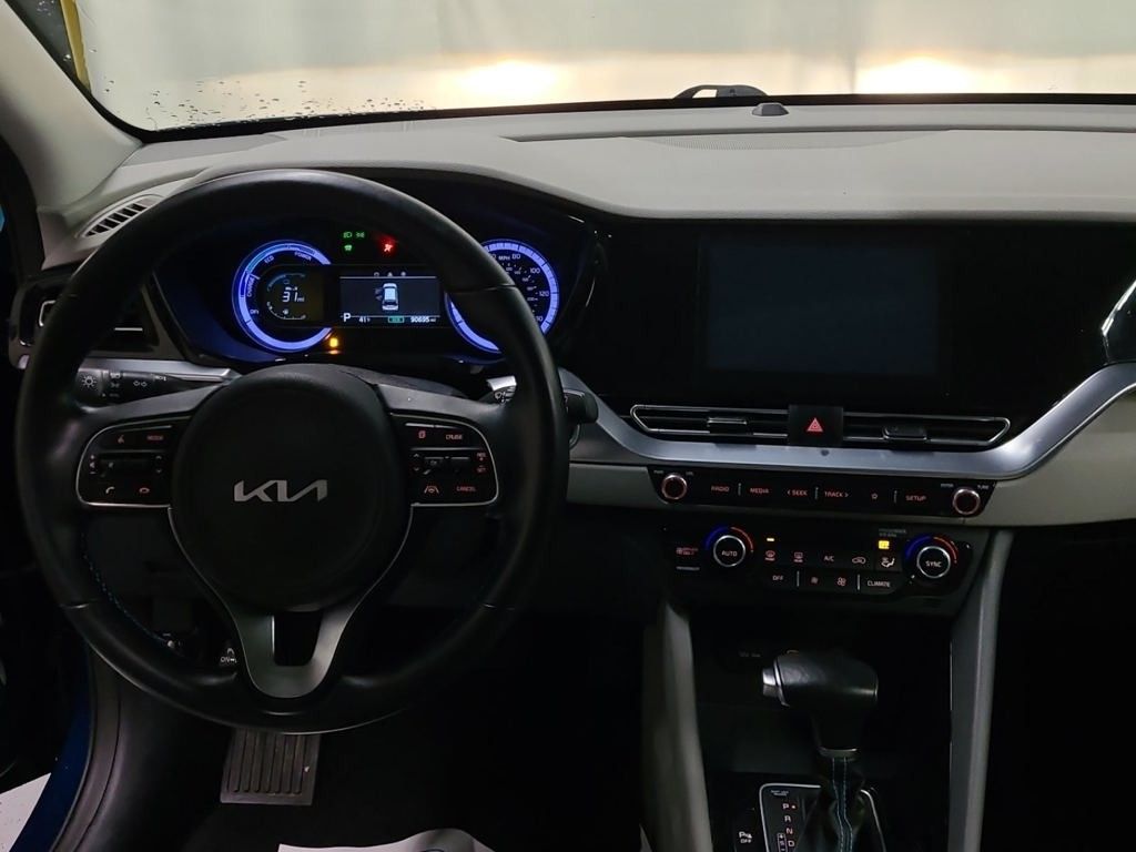 2022 Kia Niro LXS photo 4