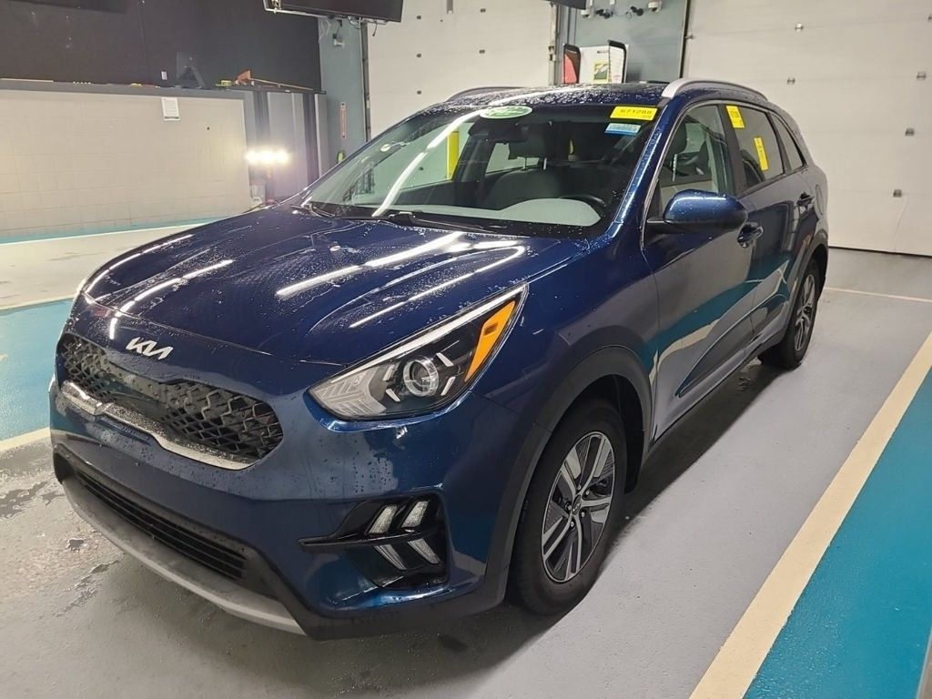 2022 Kia Niro LXS photo 2