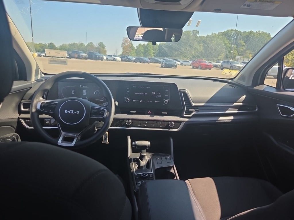 2024 Kia Sportage LX photo 2