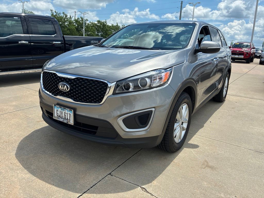 Used 2018 Kia Sorento L with VIN 5XYPG4A38JG379965 for sale in Hiawatha, IA