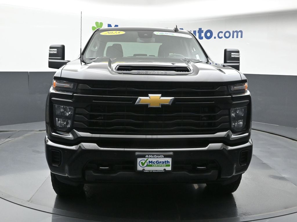 2025 Chevrolet Silverado 2500HD Custom photo 3