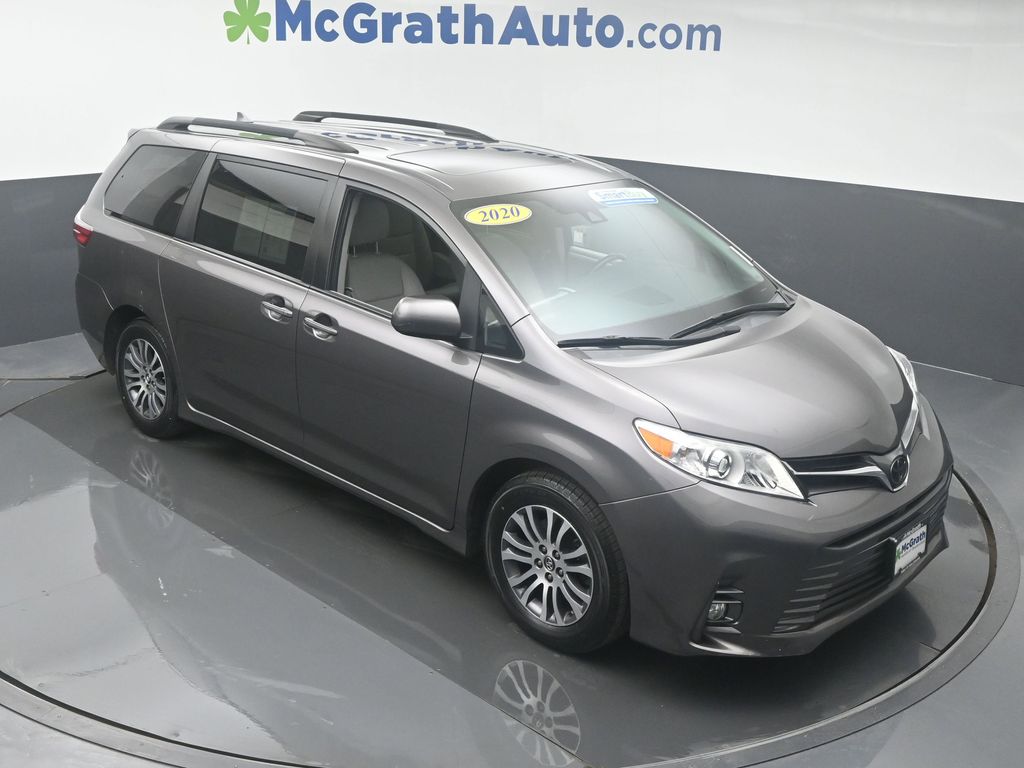 2020 Toyota Sienna XLE photo 2