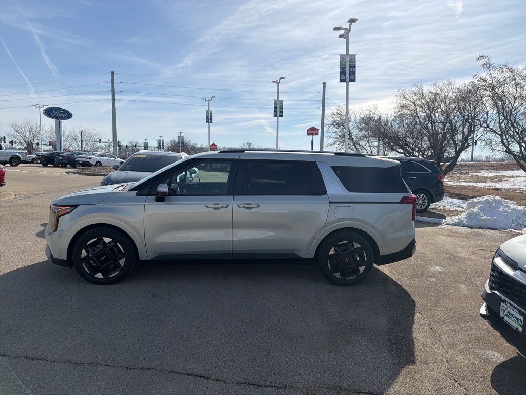 Used 2026 Kia Carnival EX Minivan/Van