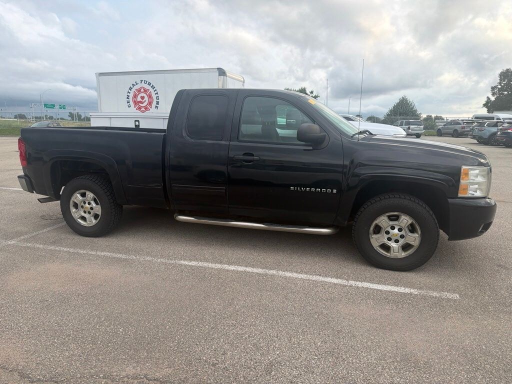 Used 2009 Chevrolet Silverado 1500 LT Truck