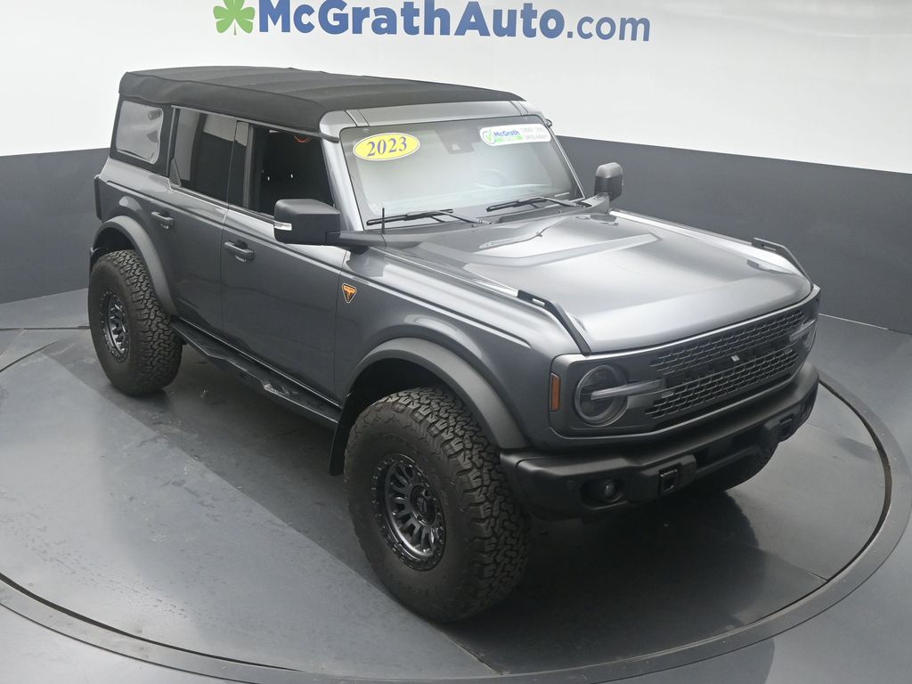 2023 Ford Bronco Badlands photo 2